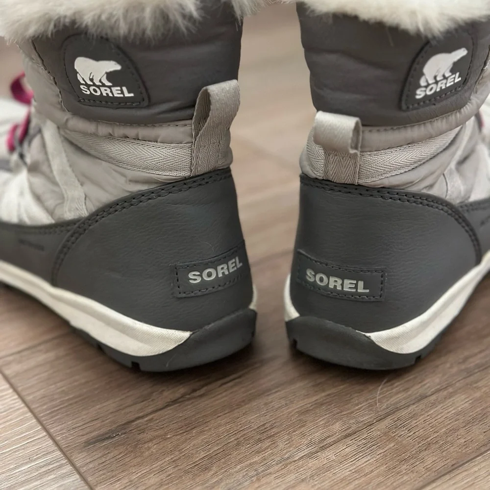 Sorel Whitney Short Lace Winter Boots in Gray and Magenta laces - Picture 2 of 8